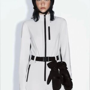 White and black Zara ski collection size med
